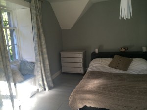 My mum made the lovely curtains and blind, which are a big improvement on the orangey flowery numbers. The original wood shutters now work again so it's much warmer and cosier.